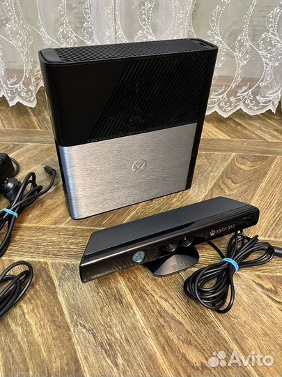 XBox 360E 500 Gb + кинект и 2 диска