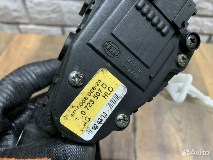 VW Touareg NF Педаль газа