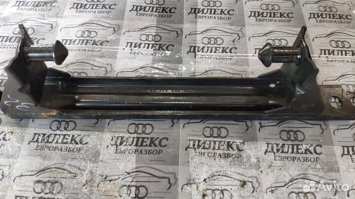 Кронштейн глушителя VW Jetta 2005-2011