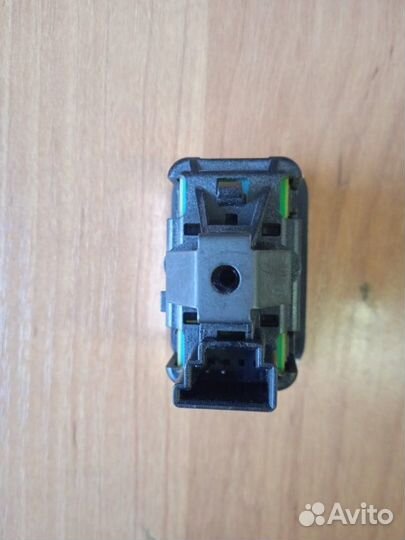 Кнопка управления сиденьем (третий ряд) левая