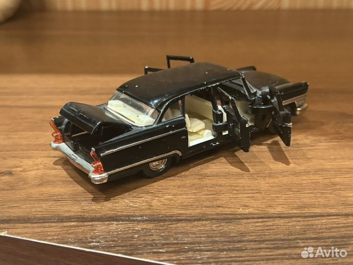 Модель автомобиля газ 13 чайка СССР