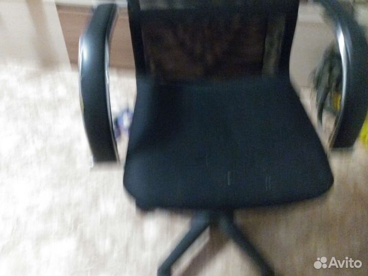 Стул на колесиках