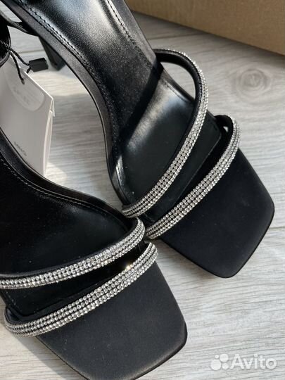 Босоножки черные mango