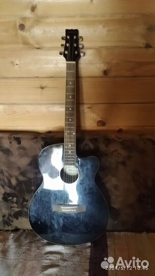 Акустическая гитара