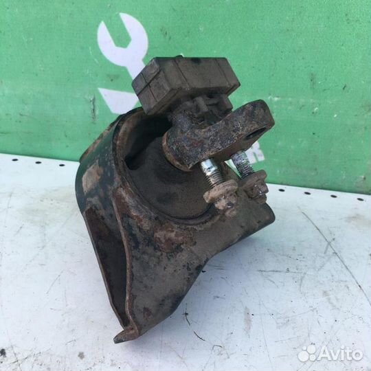 Опора двигателя правая Тойота Карина Е