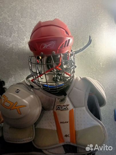 Хоккейный шлем