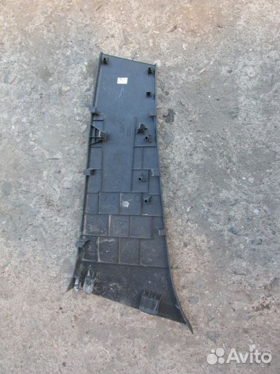 Накладка стойки средняя правая нижняя