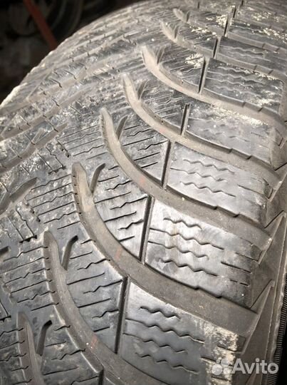 Michelin Alpin 4 215/60 R17