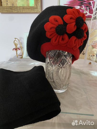 Беретка с шарфом