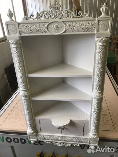 Полка угловая для икон