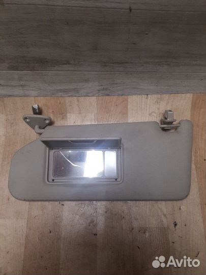 Козырек солнцезащитный левый Mitsubishi Outlander