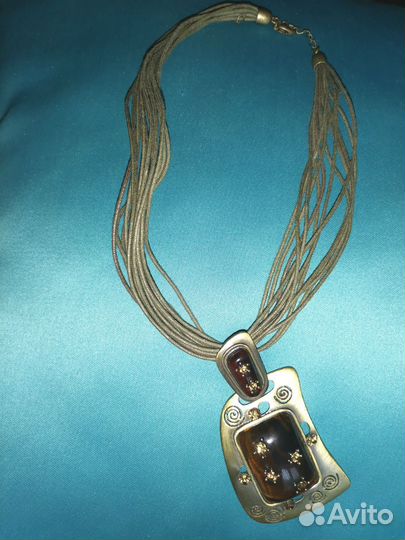 Украшение с кулоном