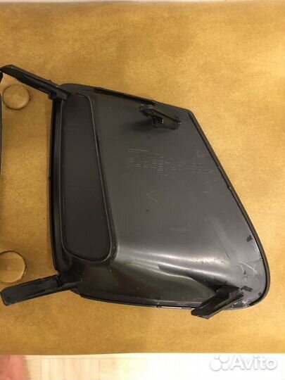 Заглушка в бампер 81482-12120 и 81481-12170 оригин