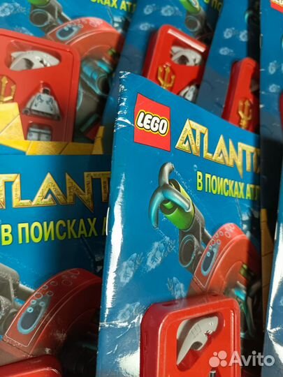 Журнал Лего Атлантис. Фигурка Lego кальмар, акула