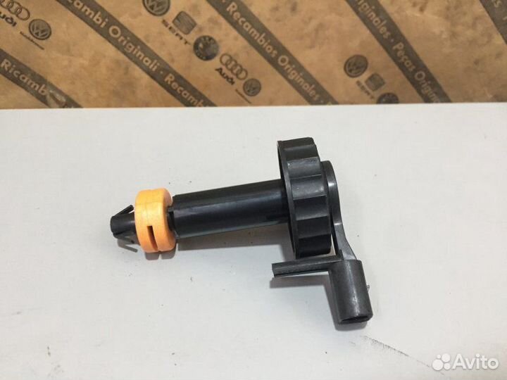 Крышка бачка тормозной жидкости Audi Q7 4L