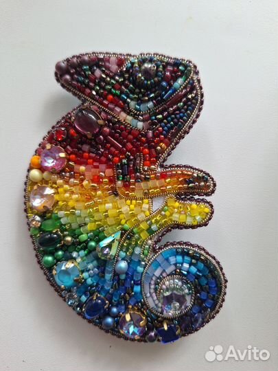 Брошь ручной работы из бисера
