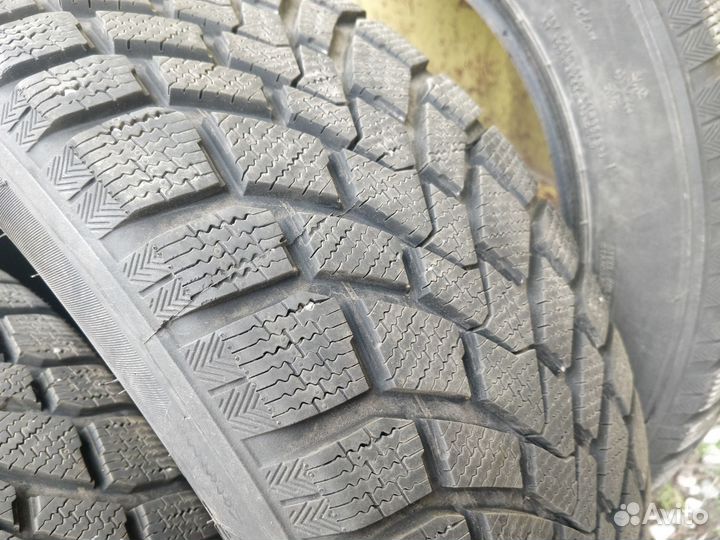 Bridgestone Ice Cruiser 7000 205/55 R16