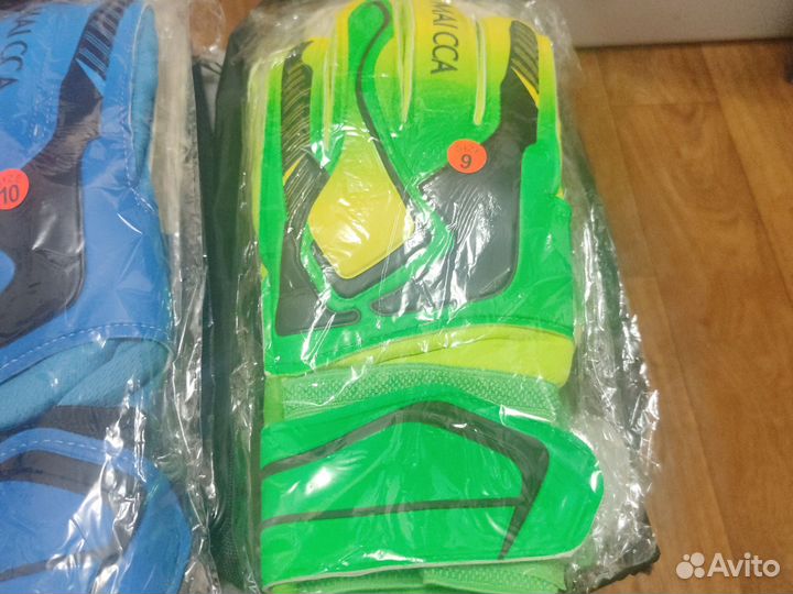 Вратарские перчатки