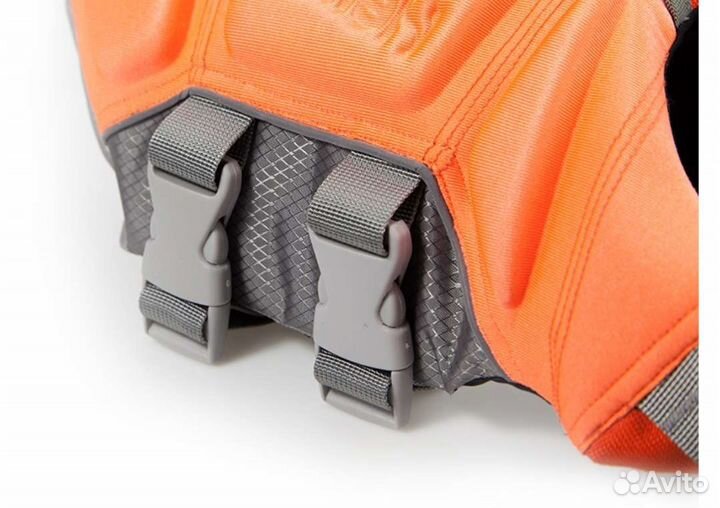 Плавательный жилет и пистолет для груминга