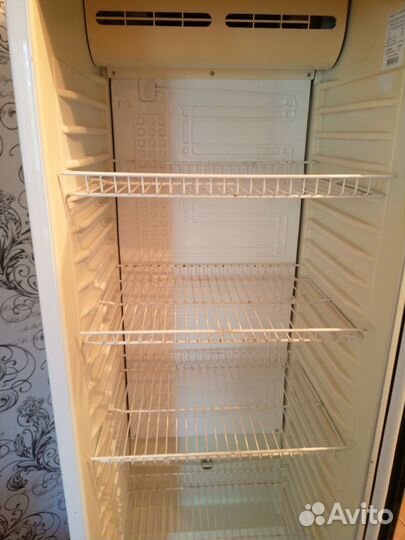 Витринный холодильник для напитков