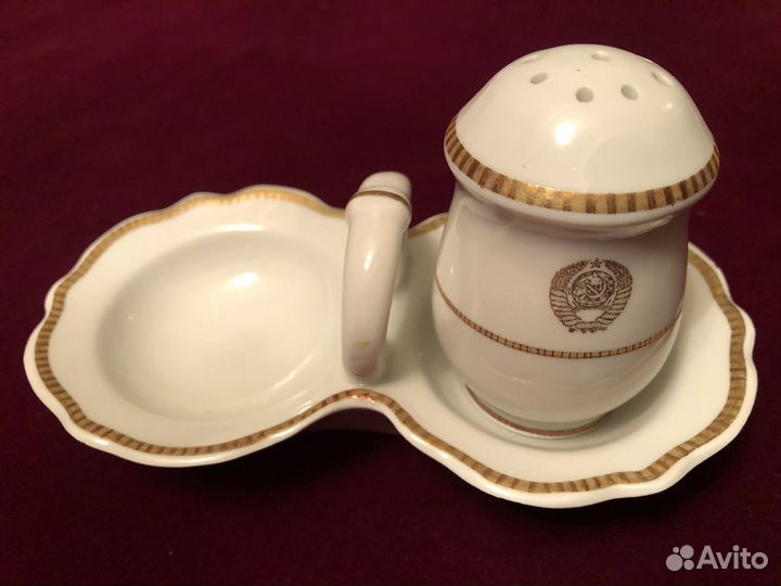 Солонка из Кремлевского сервиза с гербом СССР