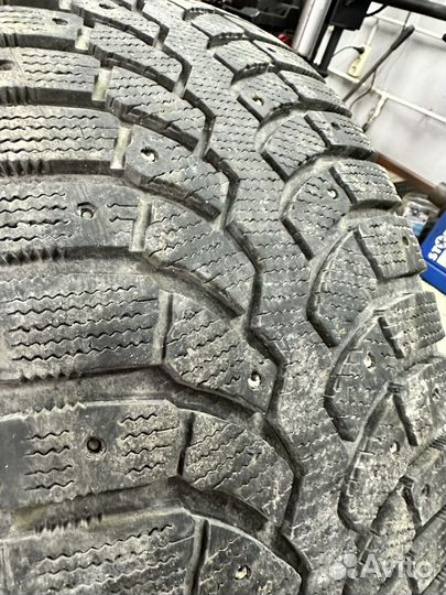 Bridgestone Blizzak Spike-01 235/55 R17