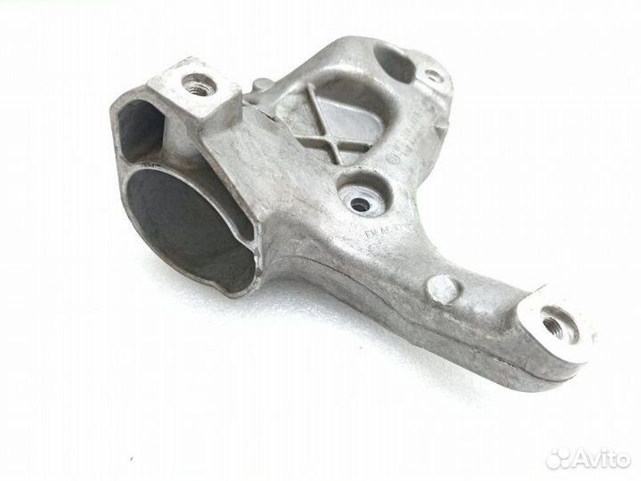 Кронштейн компрессора кондиционера Volkswagen