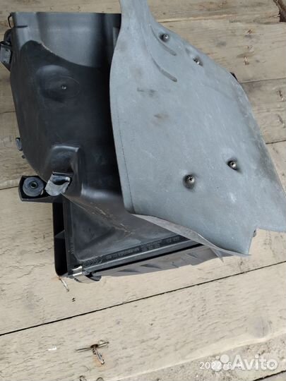 Корпус воздушного фильтра Audi A4 B5 058133837