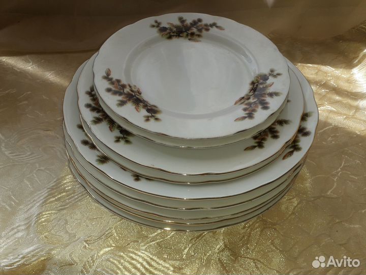 Тарелки фарфорового сервиза Японии периода СССР
