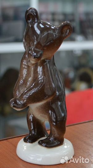 Фарфоровая статуэтка- бурый мишка лфз