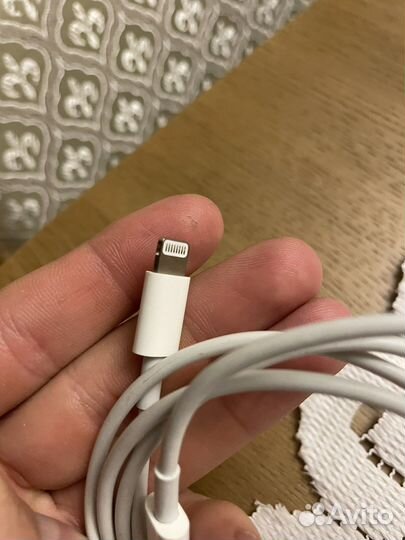 Кабель зарядки оригинал на iPhone