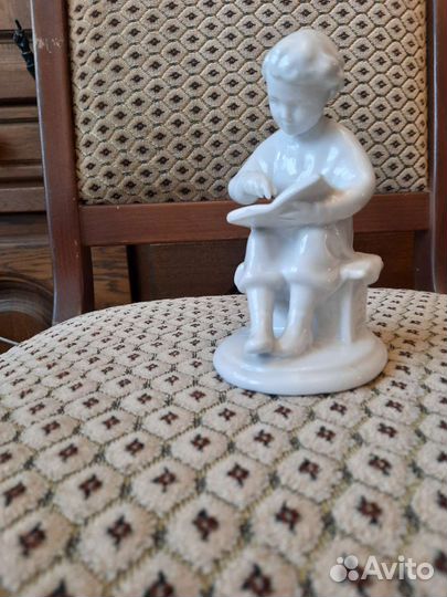 Статуэтка фарфор