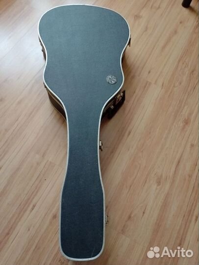 Жесткий кофр для гитары