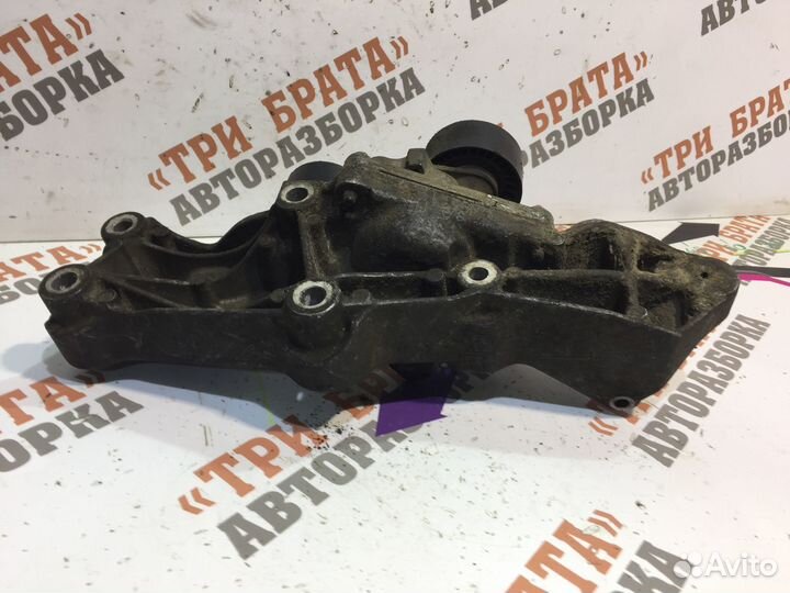 Рено Трафик Кронштейн навесного оборудования