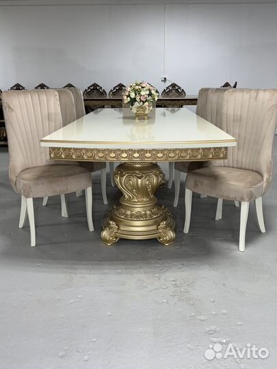 Кухонный стол и стулья комплект