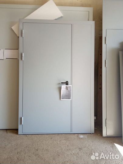 Тамбурная дверь