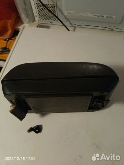 Подлокотник Pontiac/Matrix/Voltz