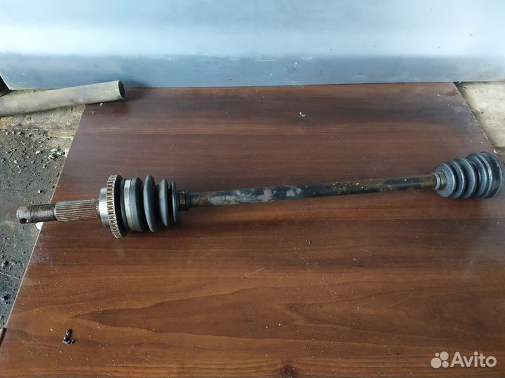 Привод правый Задний nissan bassara U30 4WD