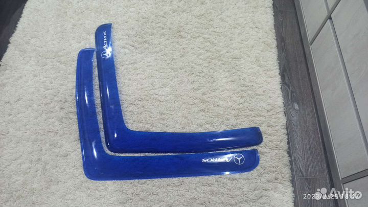 Дефлектор Mercedes-Benz Actros (угловой / синий)