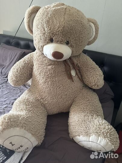 Большой плюшевый мишка