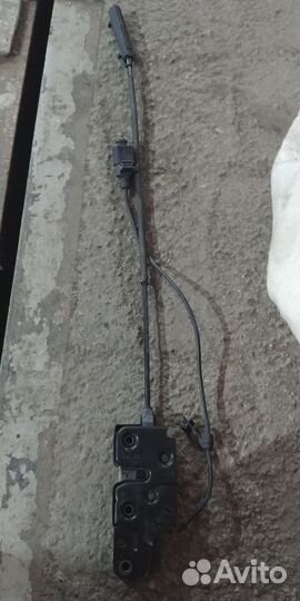 Замок капота праворукая Audi a4 4п