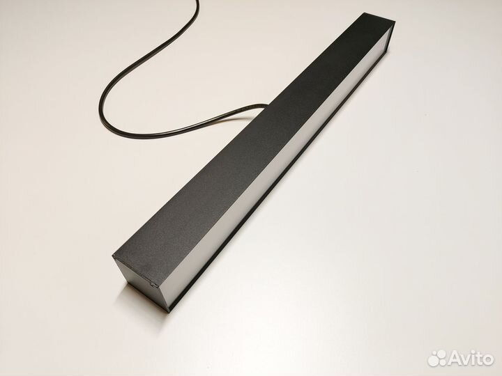 Потолочный линейный светильник