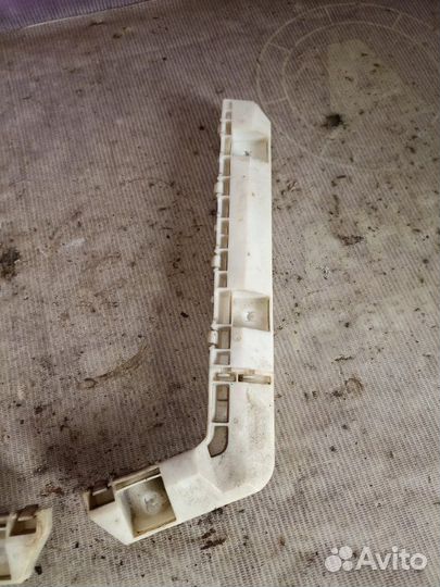 Кронштейн крыла задний Renault Koleos hyoc 2TR