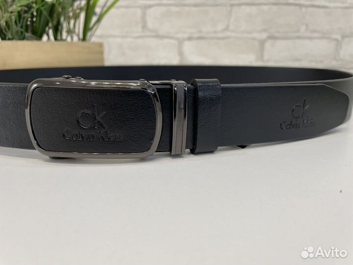 Мужской кожаный ремень черный