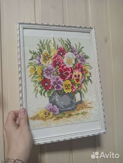 Картины алмазная и картина красками каждая