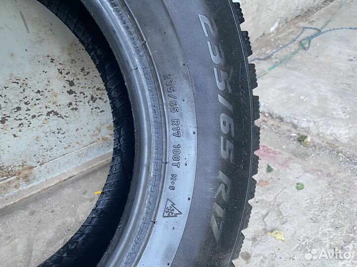 Pirelli Ice Zero 235/65 R17