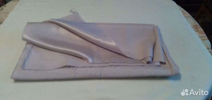 Отрезы тканей и мех на воротник