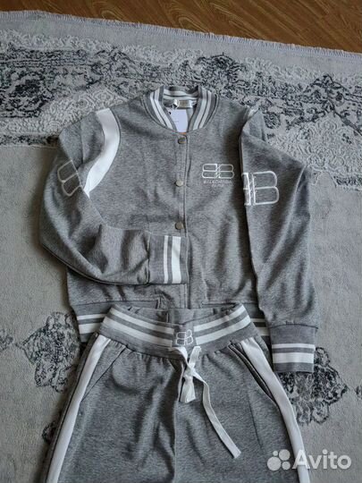 Спортивные костюмы женские новые44,46,48,50,52,54