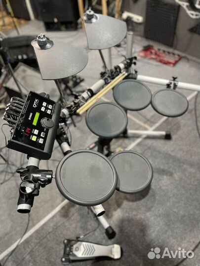 Электронная ударная установка Yamaha DTX 500