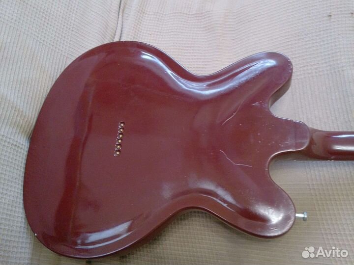 Полуакустическая гитара